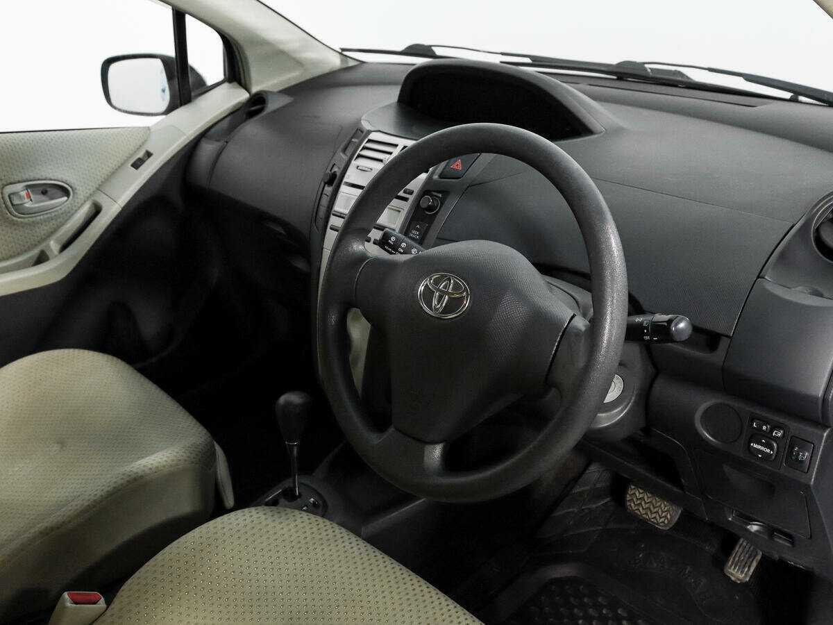 Купить Toyota Vitz с пробегом. Фото: #8