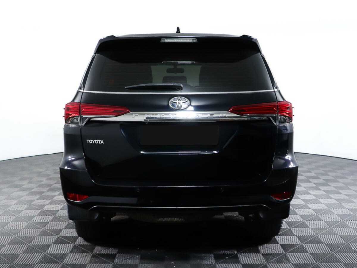 Купить Toyota Fortuner с пробегом. Фото: #5