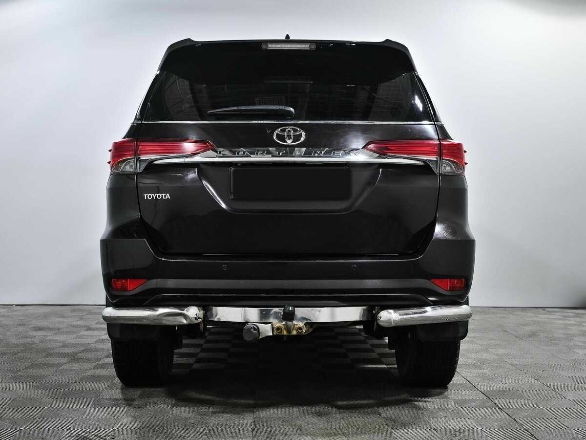 Купить Toyota Fortuner с пробегом. Фото: #4