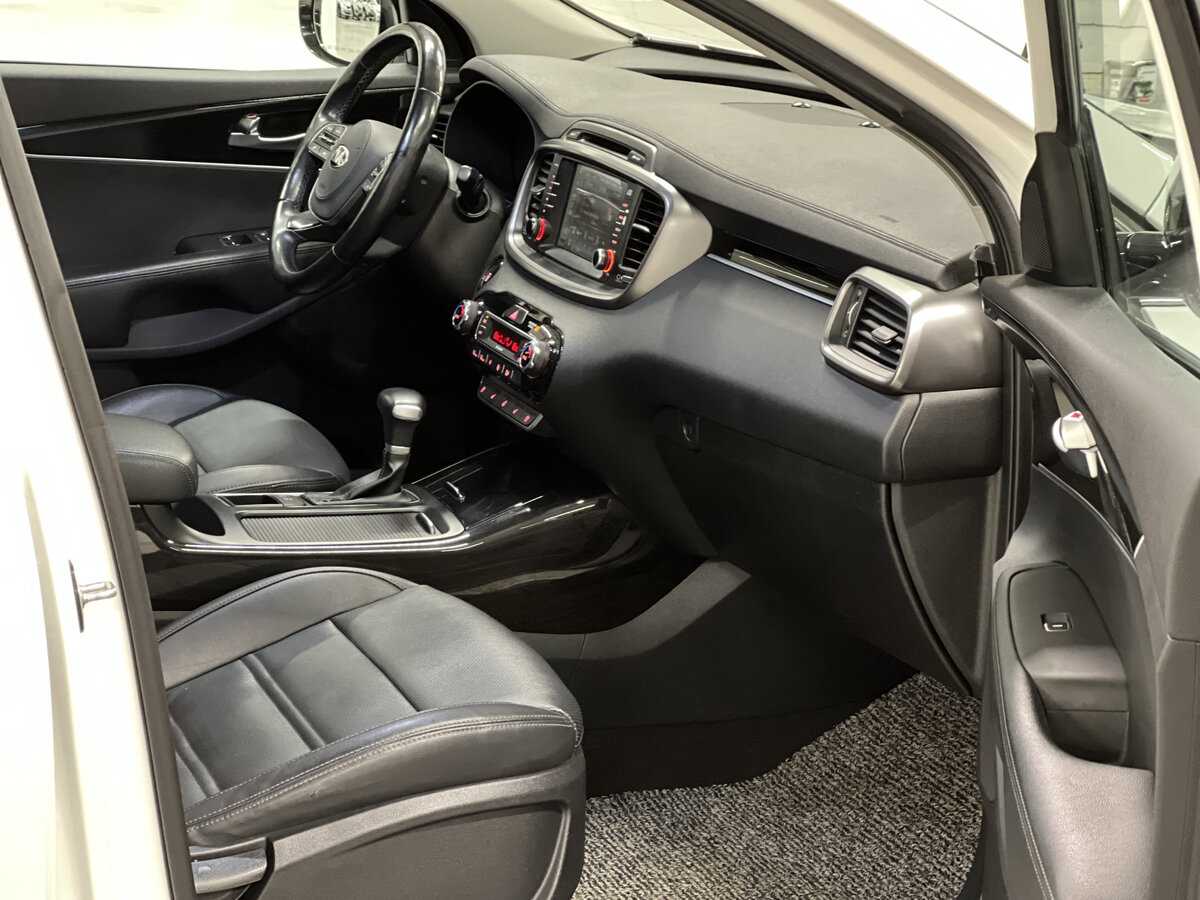 Купить Kia Sorento с пробегом. Фото: #10