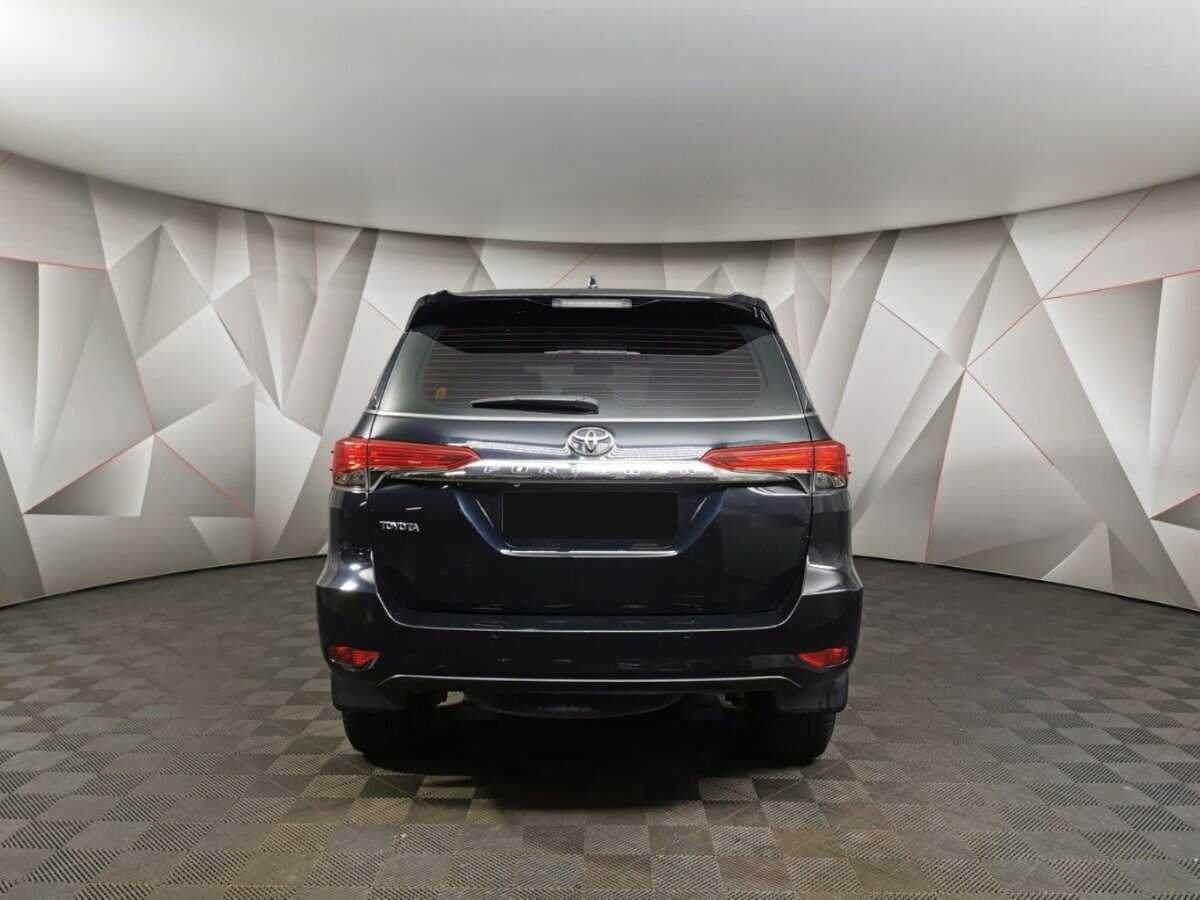 Купить Toyota Fortuner с пробегом. Фото: #7