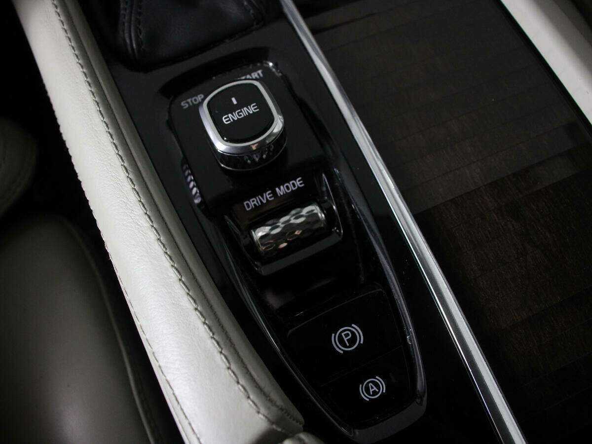 Купить Volvo XC90 с пробегом. Фото: #18