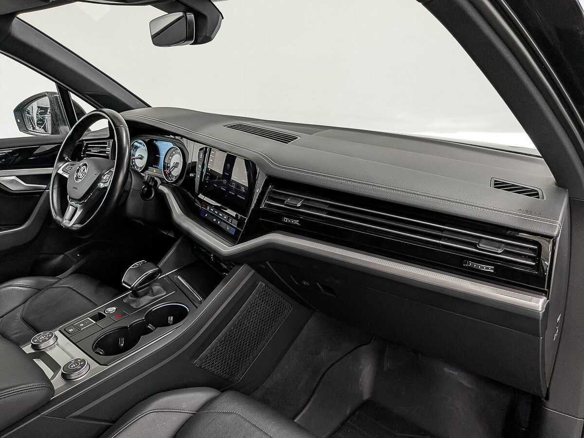 Купить Volkswagen Touareg с пробегом. Фото: #12