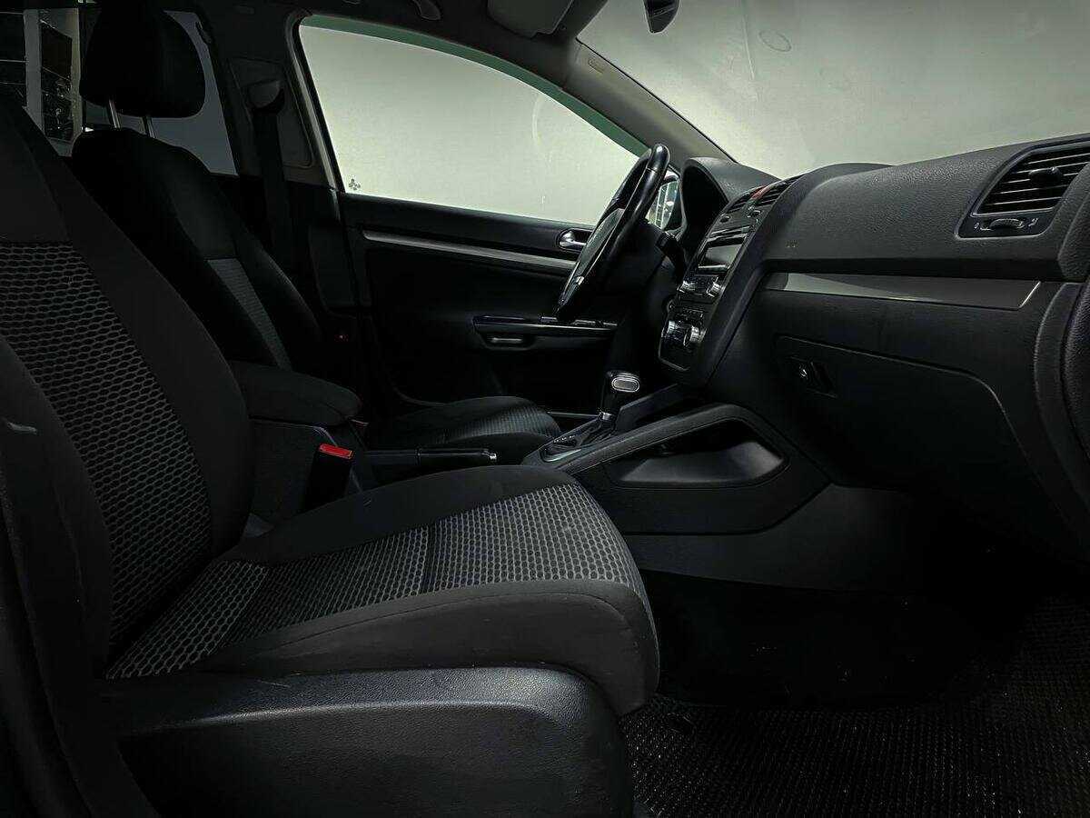 Купить Volkswagen Jetta с пробегом. Фото: #11