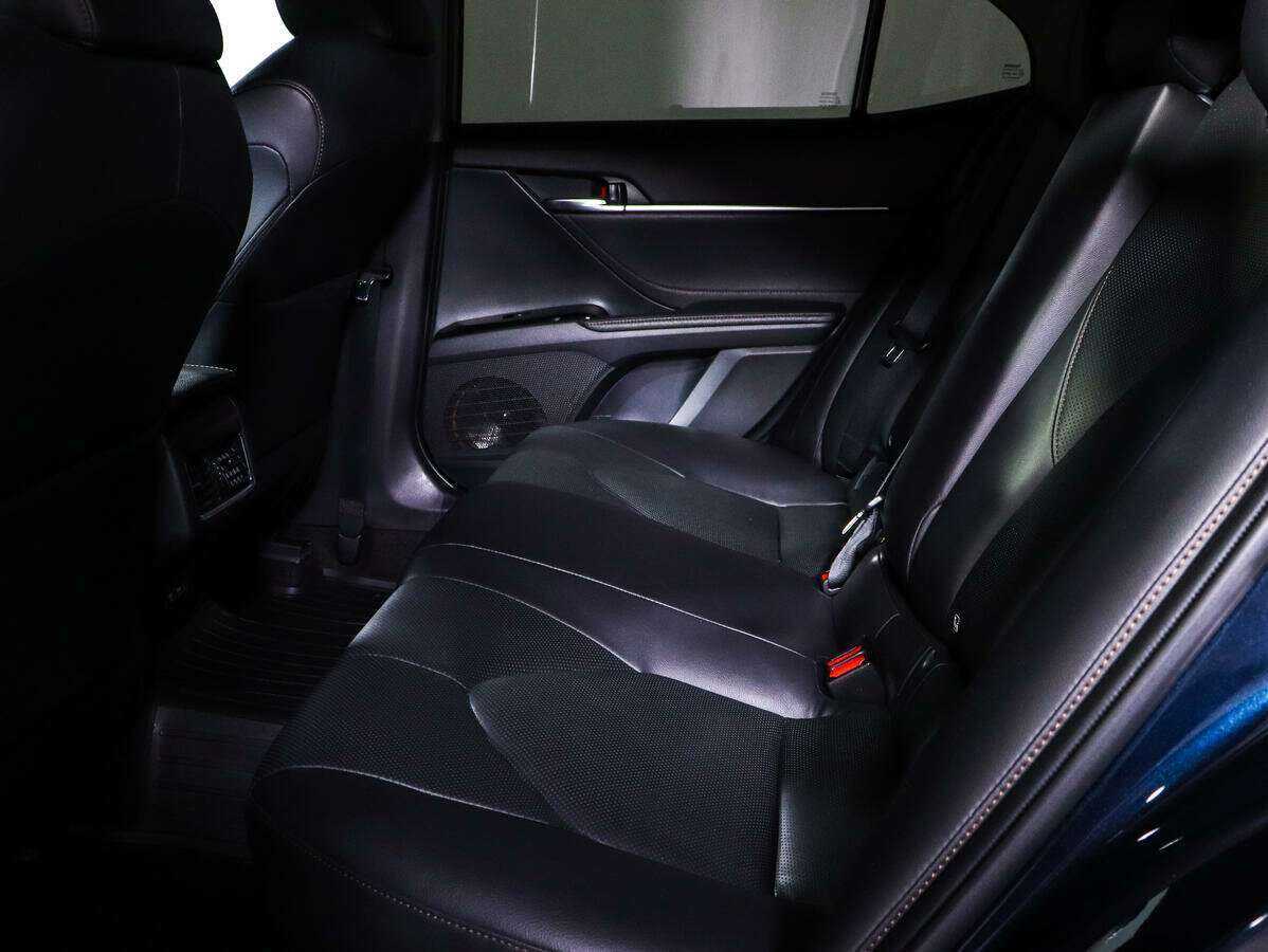 Купить Toyota Camry с пробегом. Фото: #9