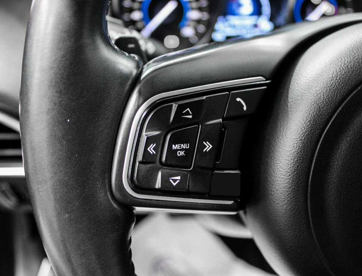 Купить Jaguar XE с пробегом. Фото: #9
