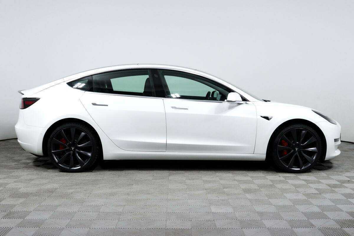Купить Tesla Model 3 с пробегом. Фото: #3