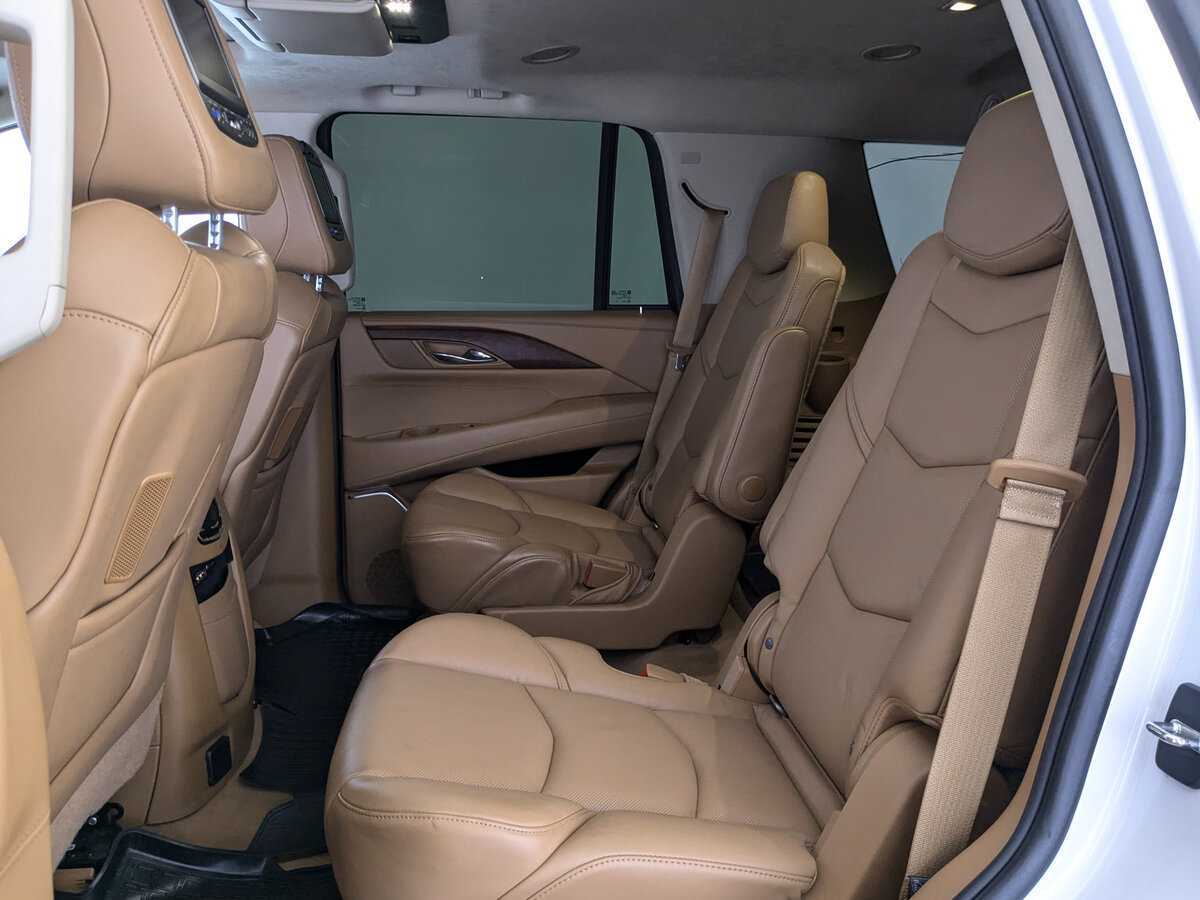 Купить Cadillac Escalade с пробегом. Фото: #10