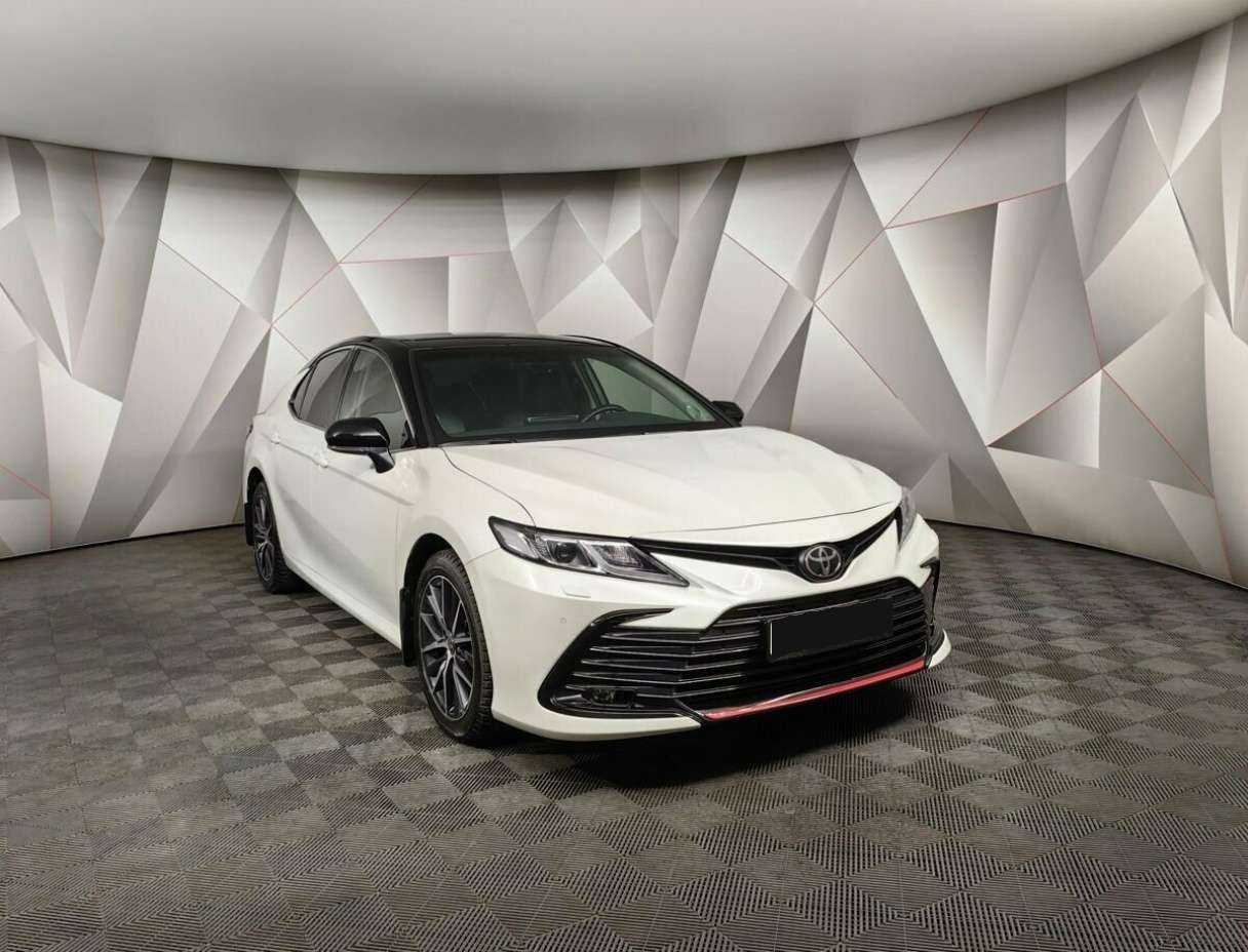 Купить Toyota Camry с пробегом. Фото: #2