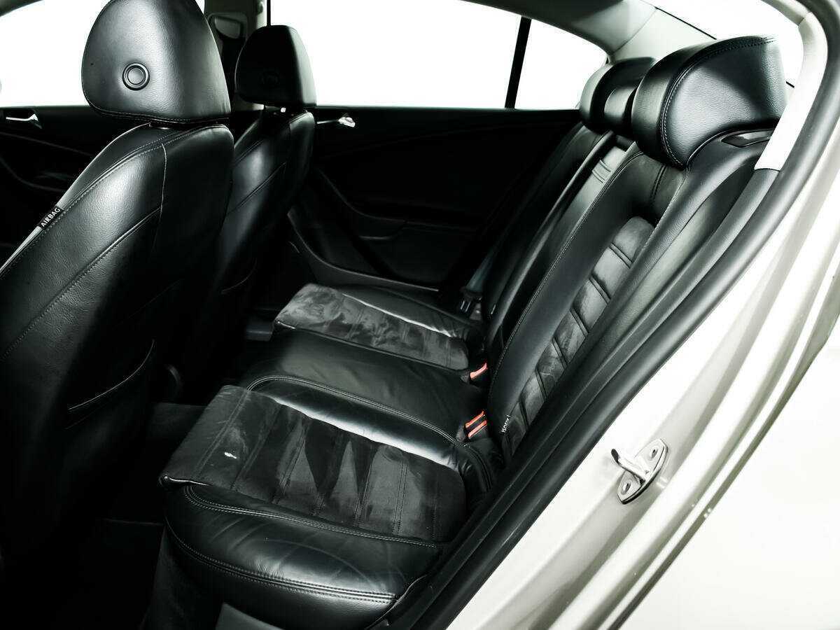 Купить Volkswagen Passat с пробегом. Фото: #11
