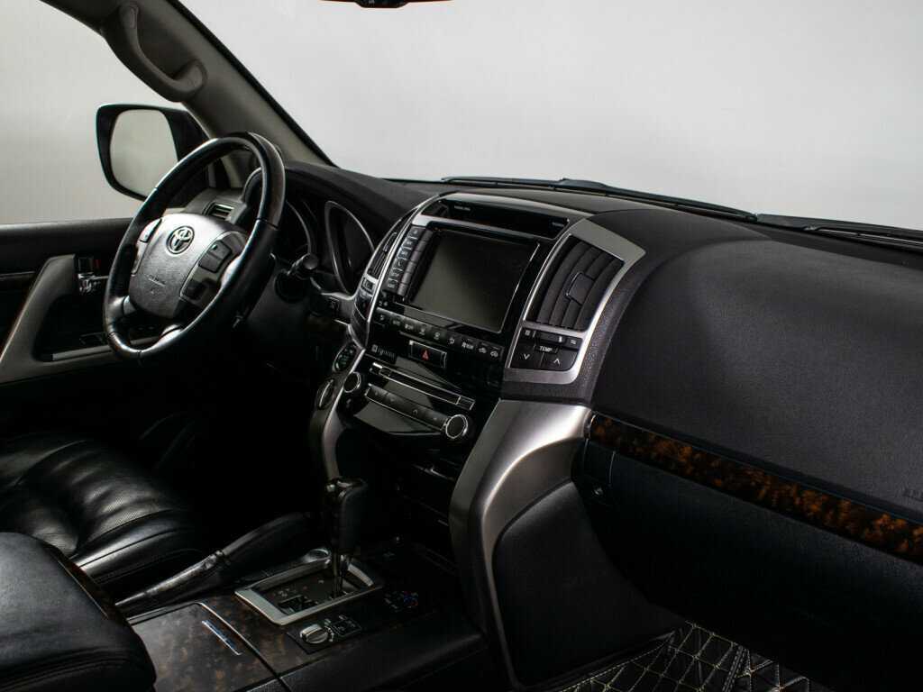 Купить Toyota Land Cruiser с пробегом. Фото: #8