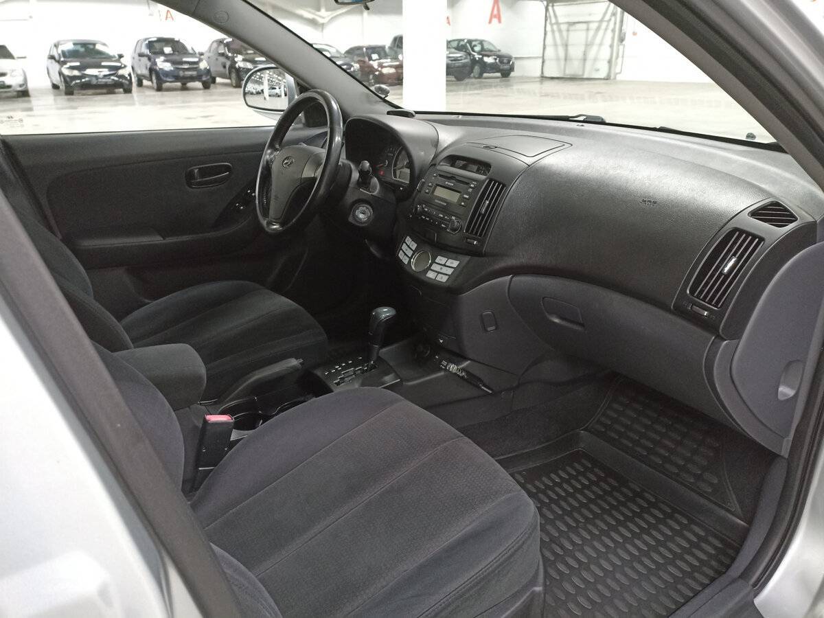 Купить Hyundai Elantra с пробегом. Фото: #10