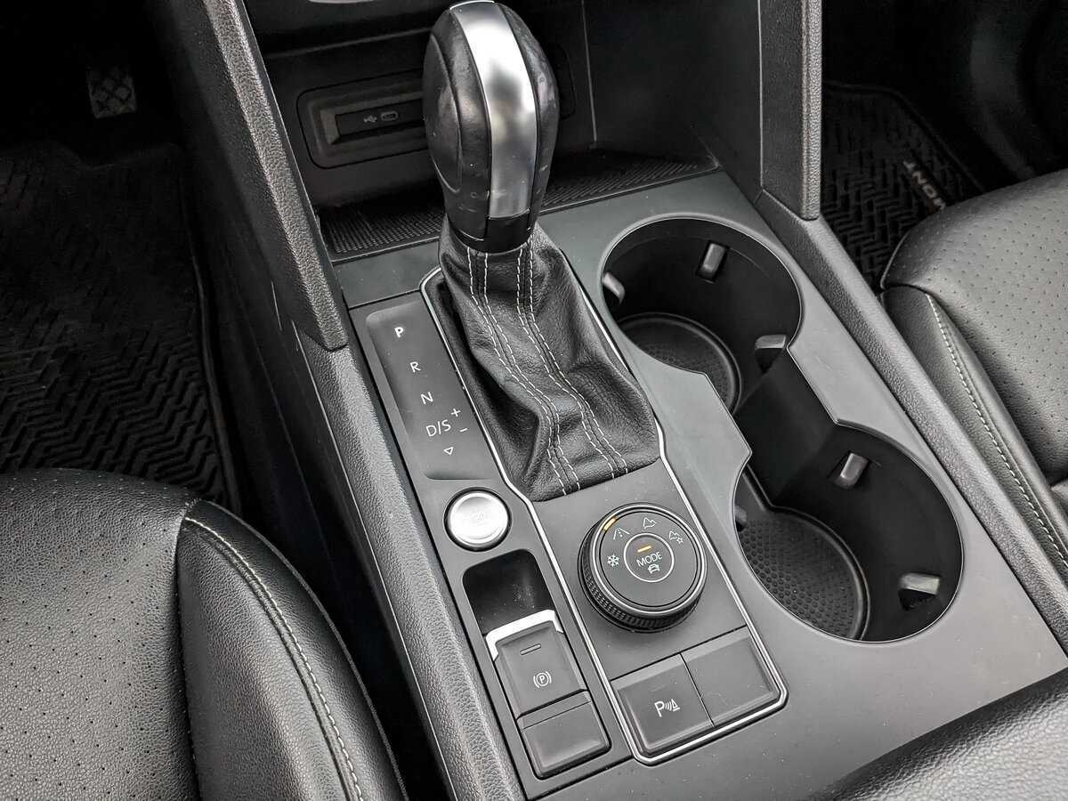 Купить Volkswagen Teramont с пробегом. Фото: #15