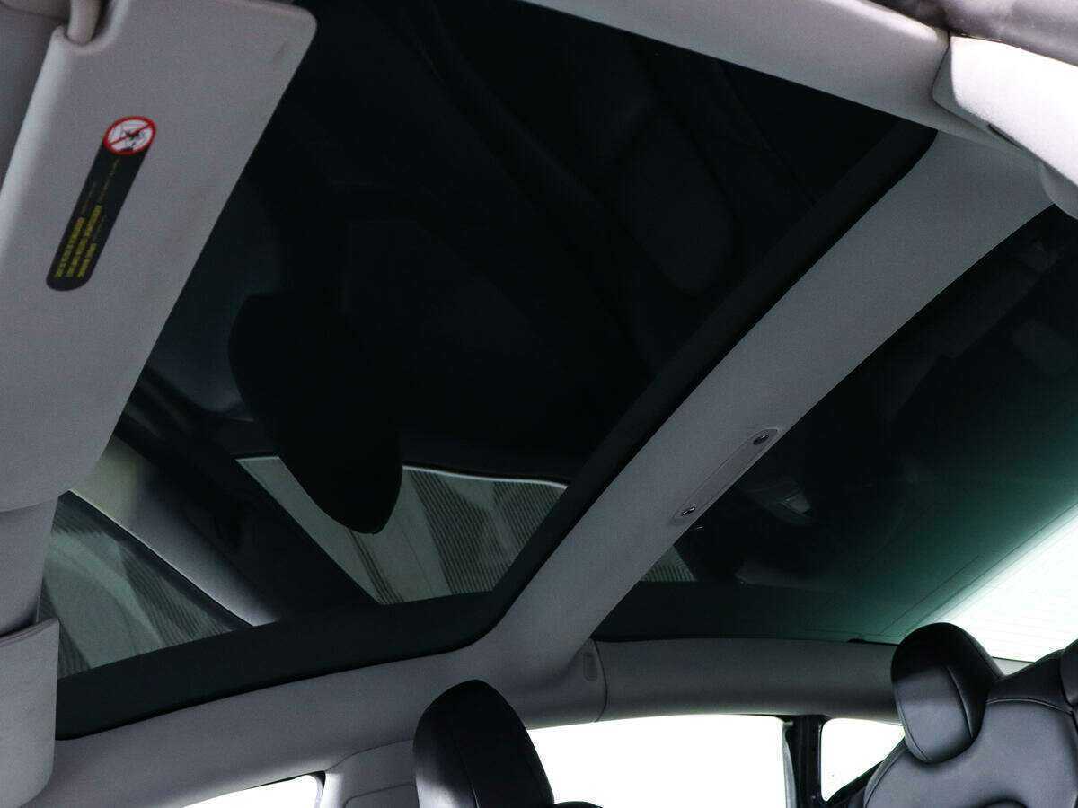 Купить Tesla Model 3 с пробегом. Фото: #12