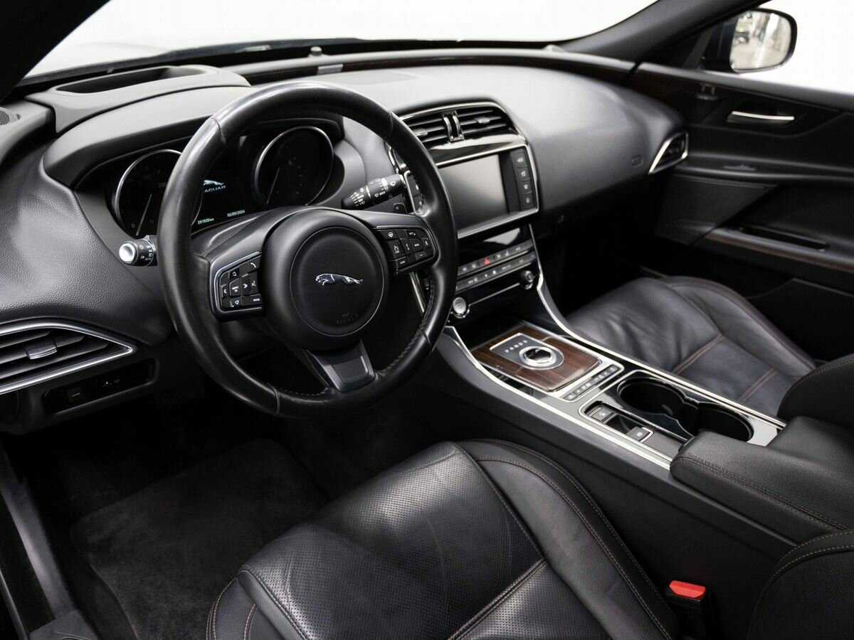 Купить Jaguar XE с пробегом. Фото: #6