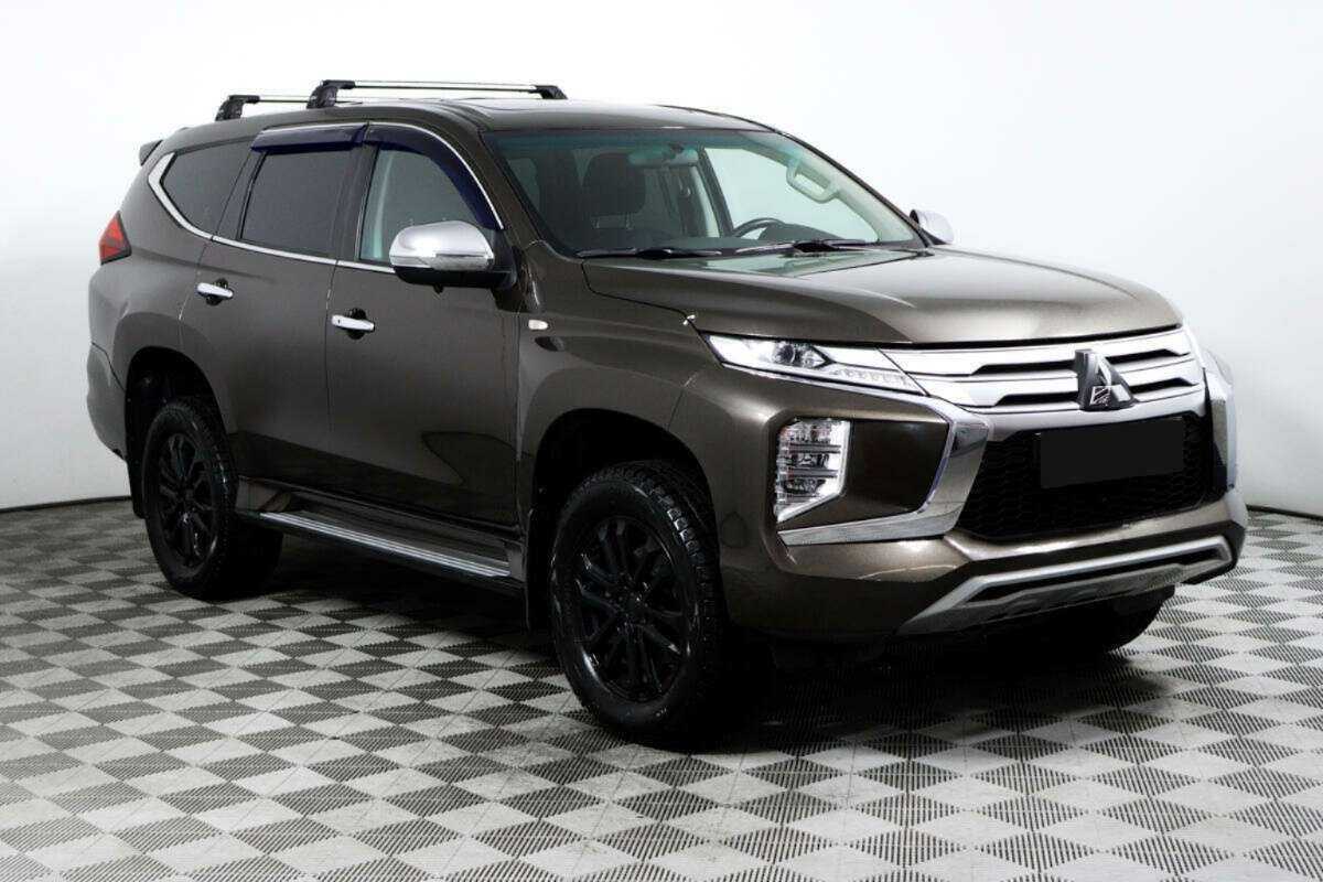 Купить Mitsubishi Montero Sport с пробегом. Фото: #2