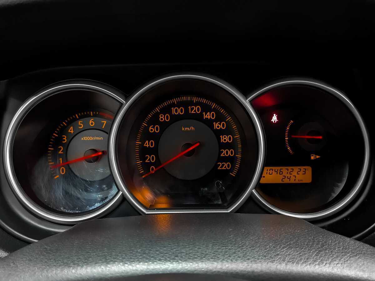 Купить Nissan Tiida с пробегом. Фото: #14