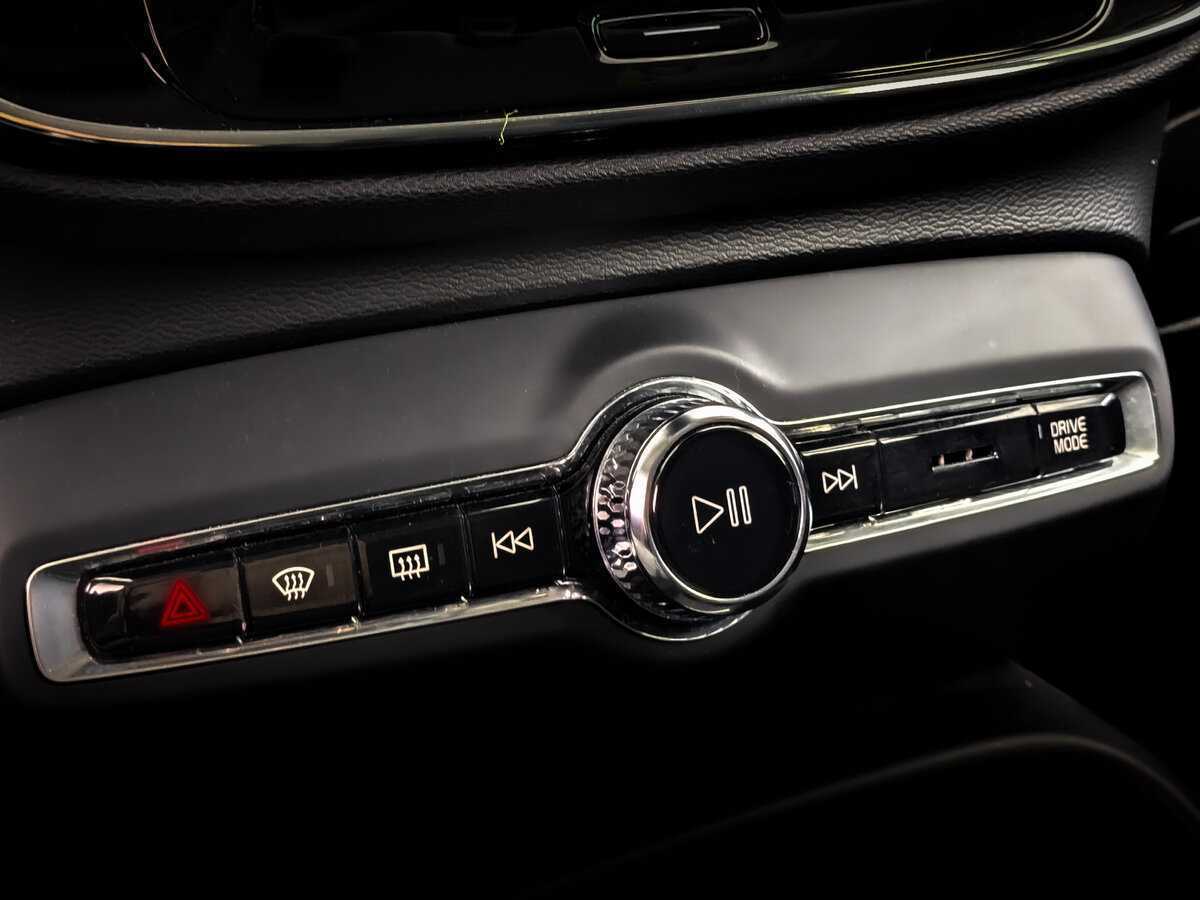 Купить Volvo XC40 с пробегом. Фото: #25