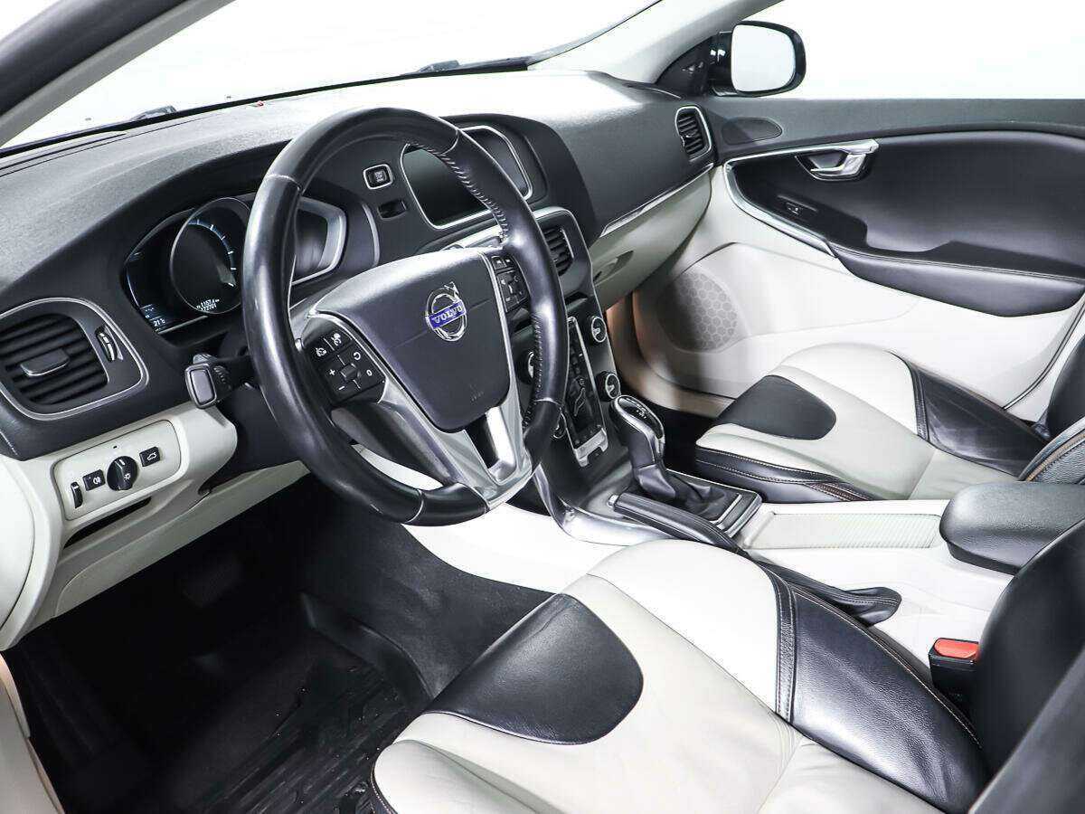 Купить Volvo V40 Cross Country с пробегом. Фото: #12