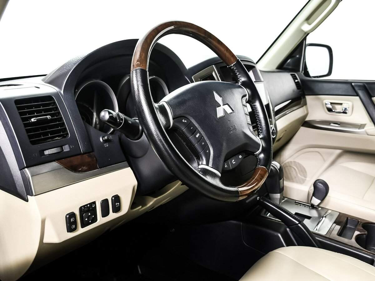Купить Mitsubishi Pajero с пробегом. Фото: #12