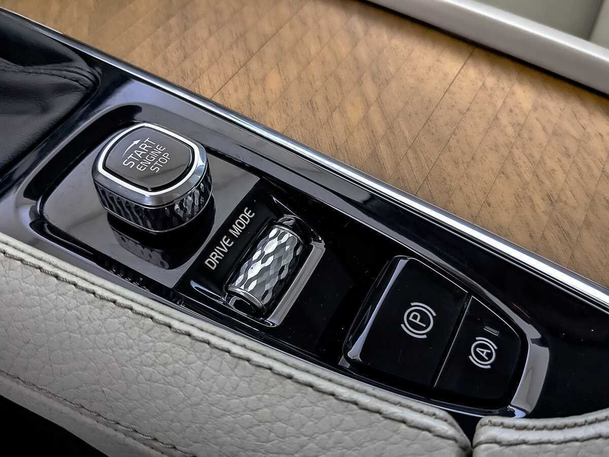 Купить Volvo XC90 с пробегом. Фото: #18