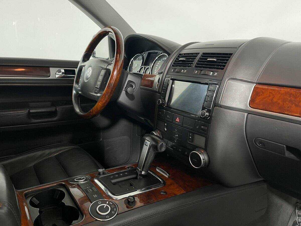 Купить Volkswagen Touareg с пробегом. Фото: #8