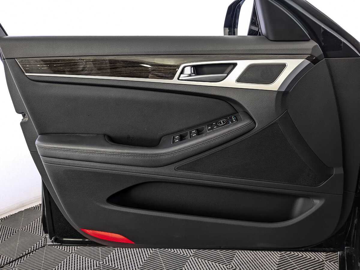 Купить Genesis G80 с пробегом. Фото: #14