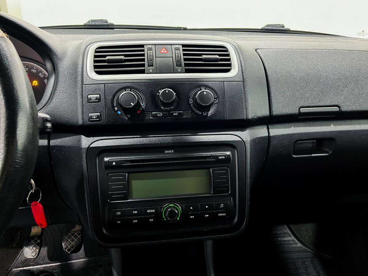 Купить Skoda Roomster с пробегом. Фото: #10