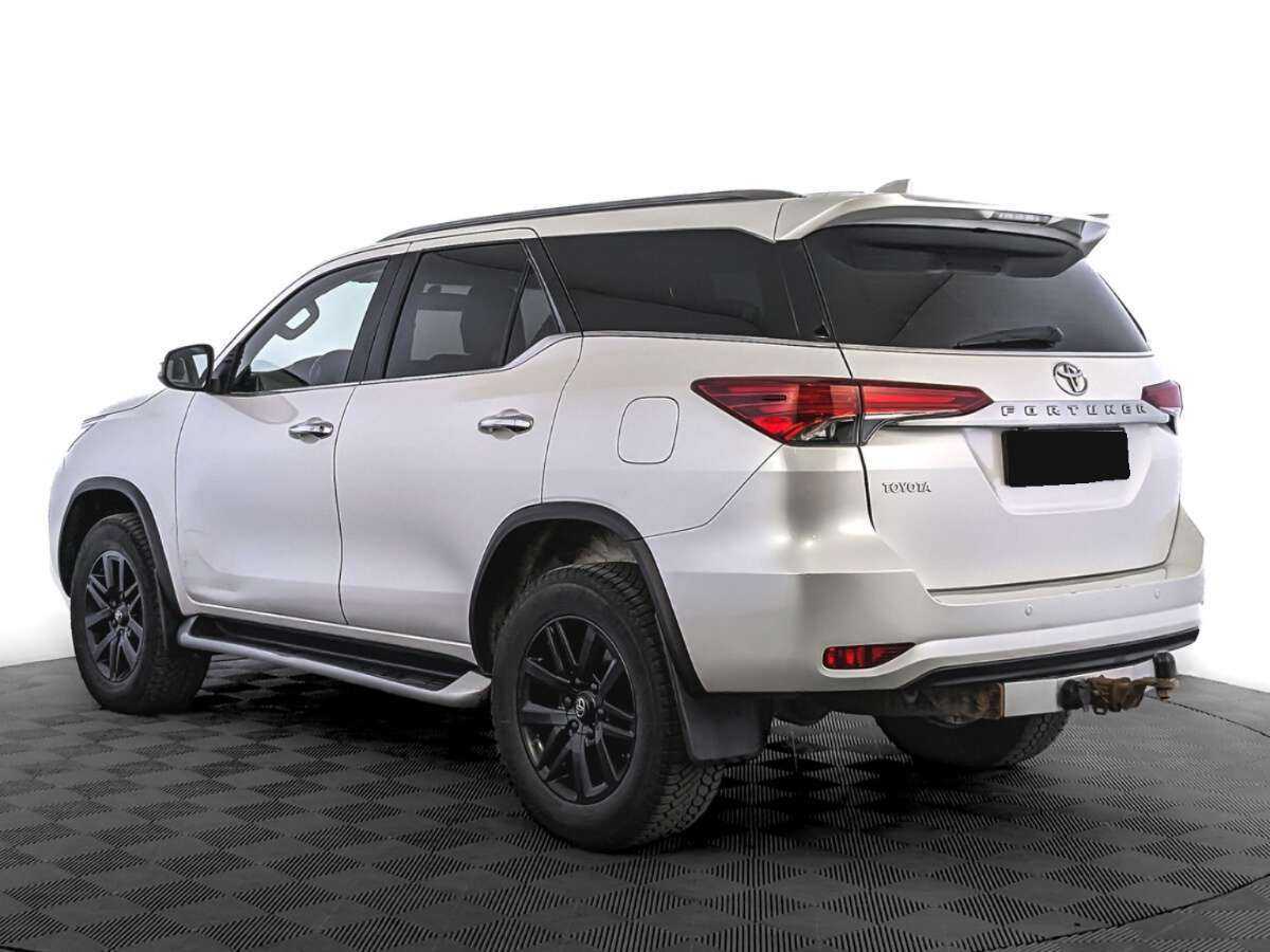 Купить Toyota Fortuner с пробегом. Фото: #6