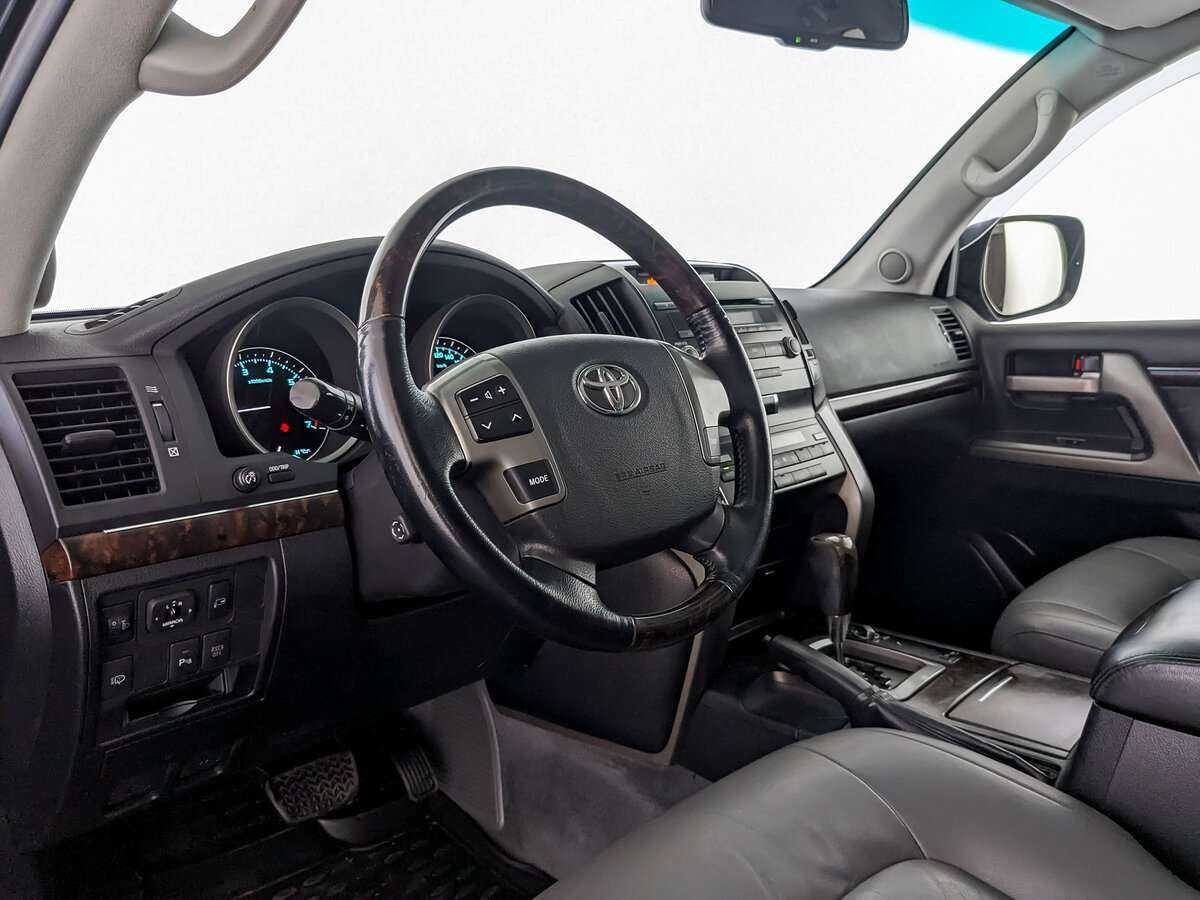 Купить Toyota Land Cruiser с пробегом. Фото: #9