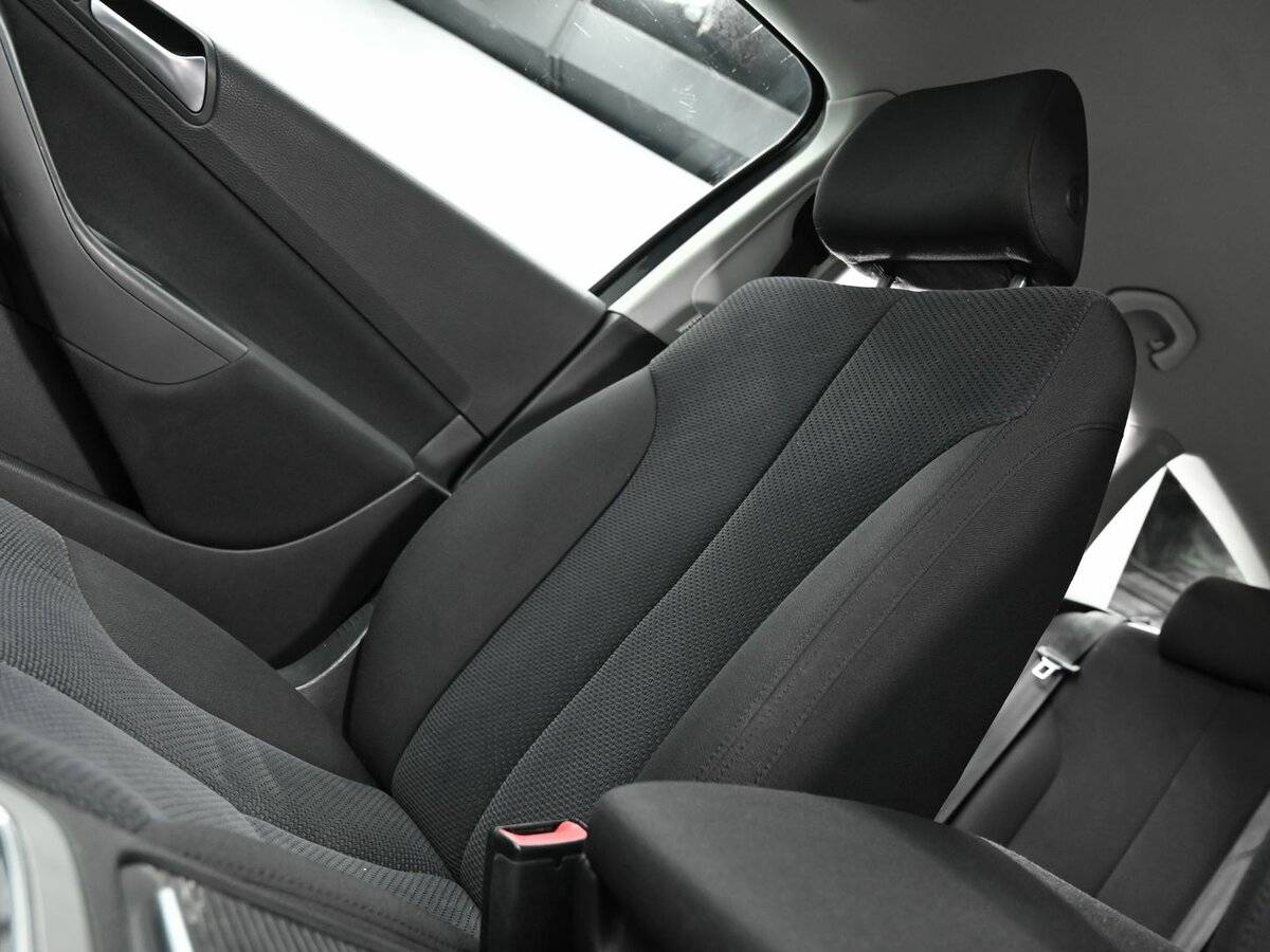 Купить Volkswagen Passat с пробегом. Фото: #11
