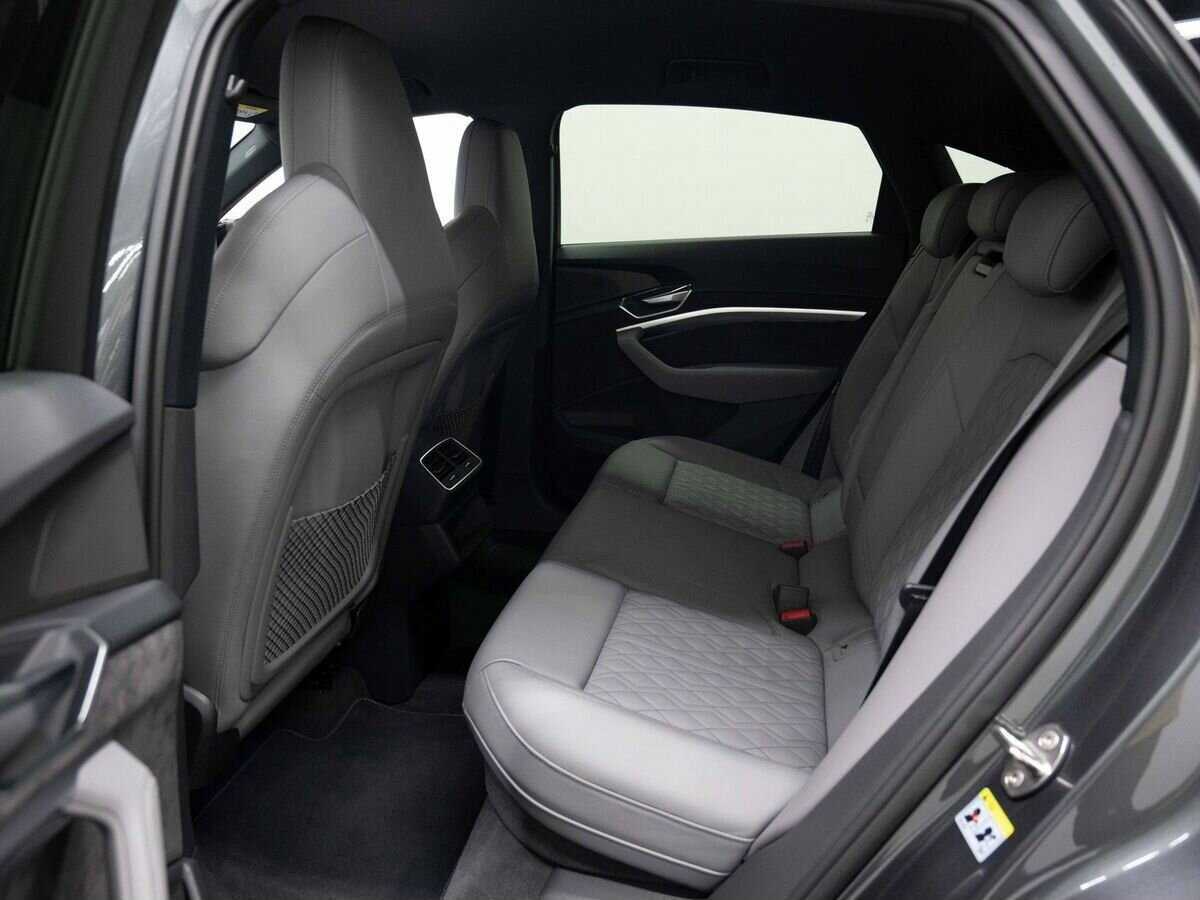 Купить Audi e-tron с пробегом. Фото: #8