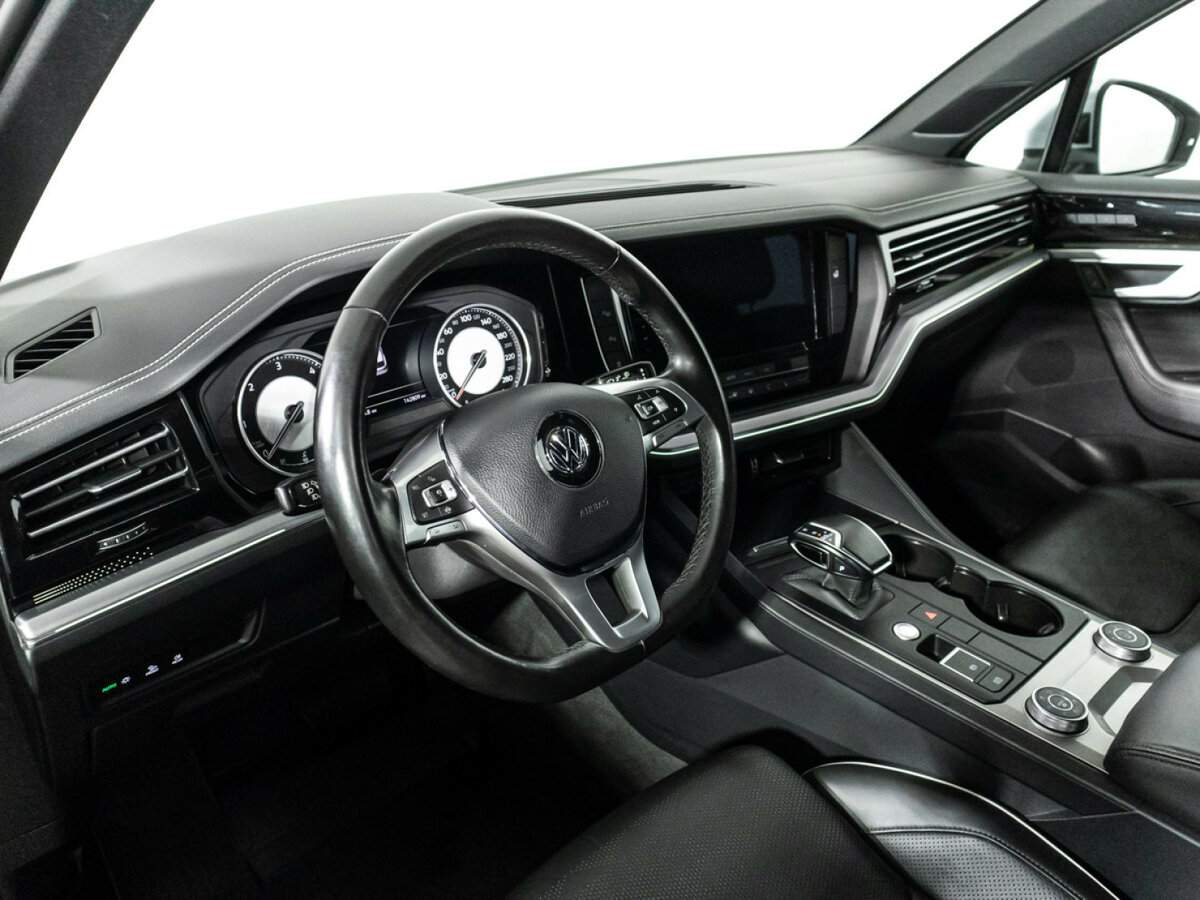 Купить Volkswagen Touareg с пробегом. Фото: #10