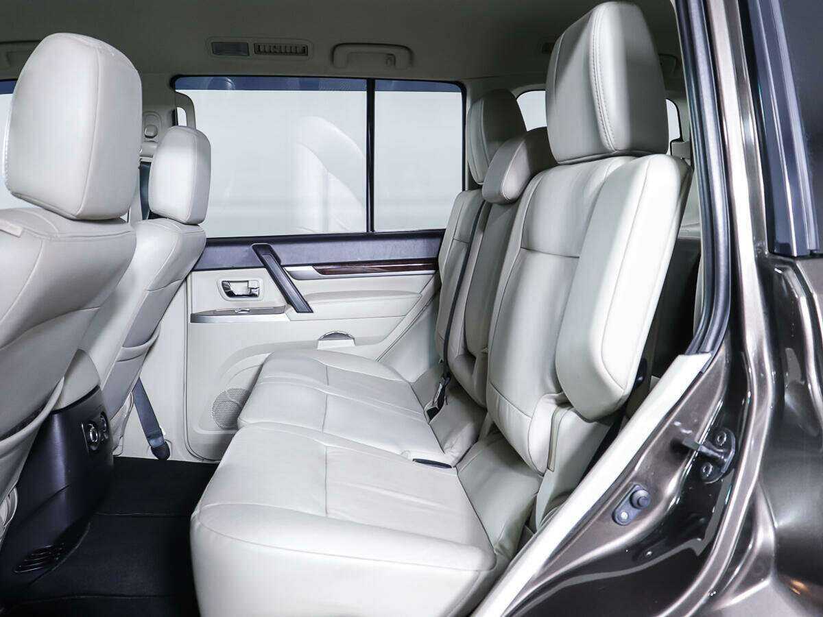 Купить Mitsubishi Pajero с пробегом. Фото: #8