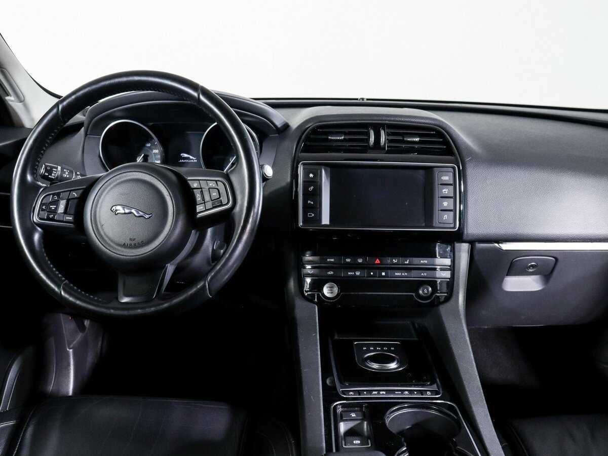 Купить Jaguar F-Pace с пробегом. Фото: #11