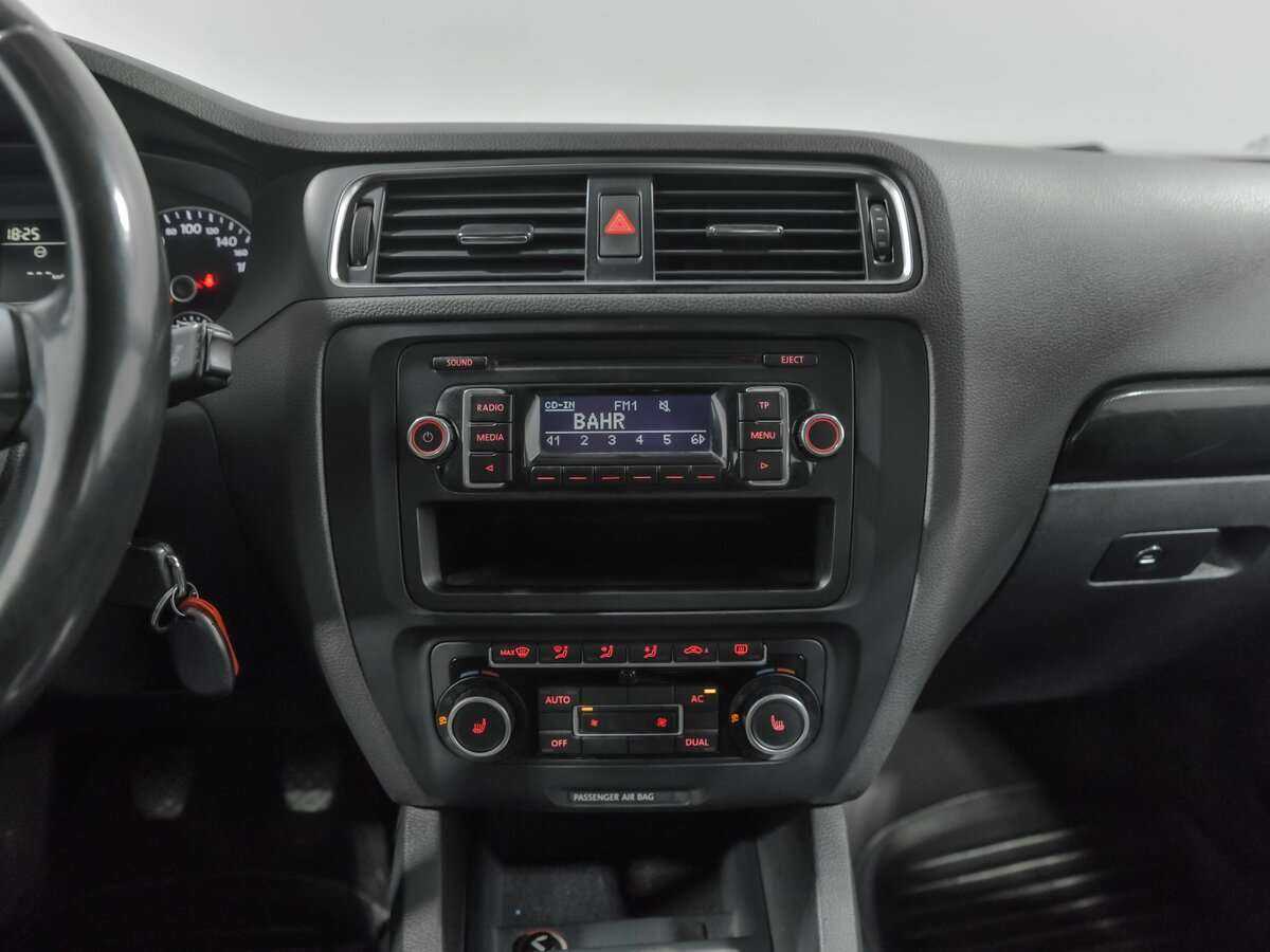 Купить Volkswagen Jetta с пробегом. Фото: #8