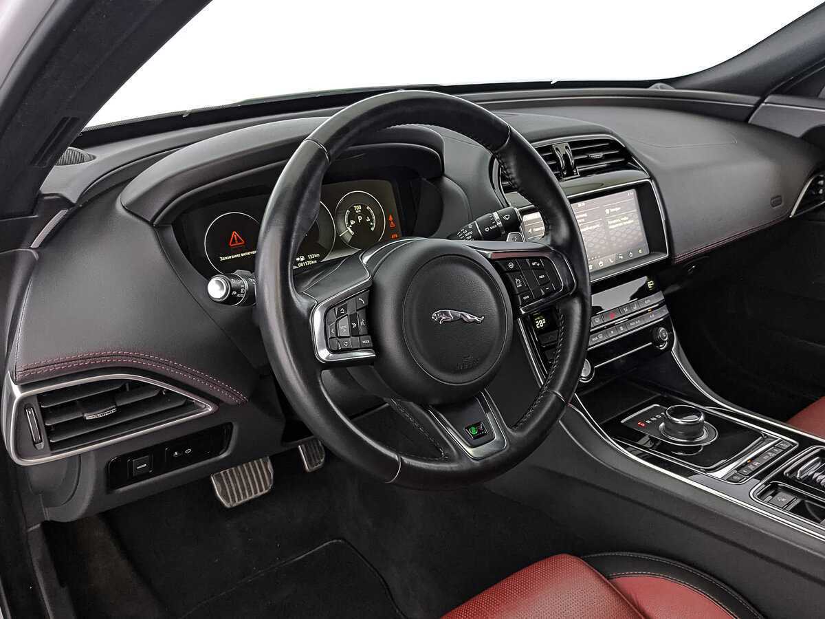 Купить Jaguar XE с пробегом. Фото: #13