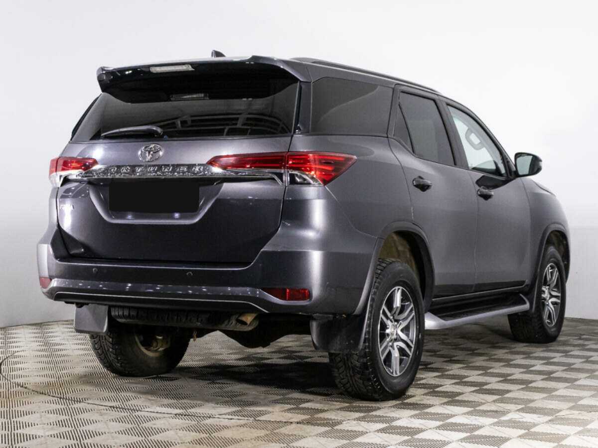 Купить Toyota Fortuner с пробегом. Фото: #4