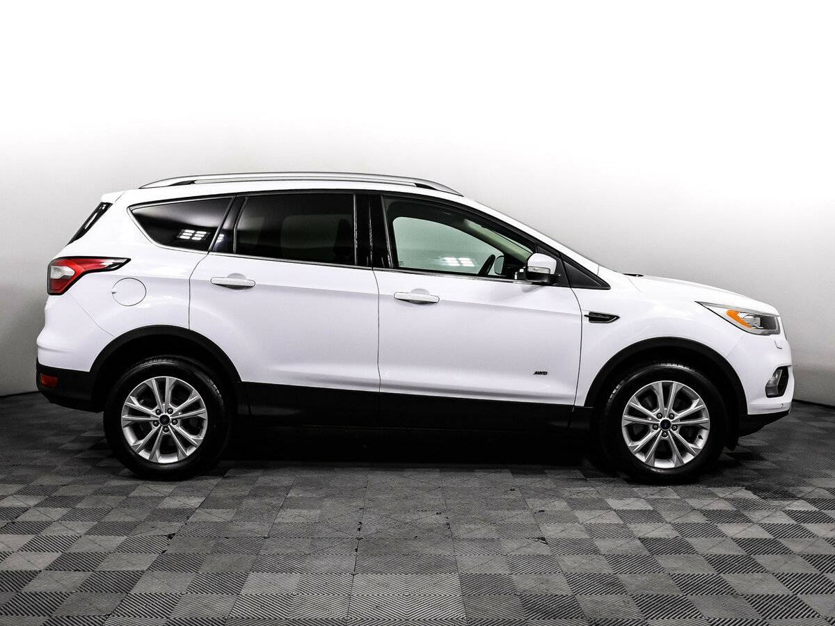Купить Ford Kuga с пробегом. Фото: #3