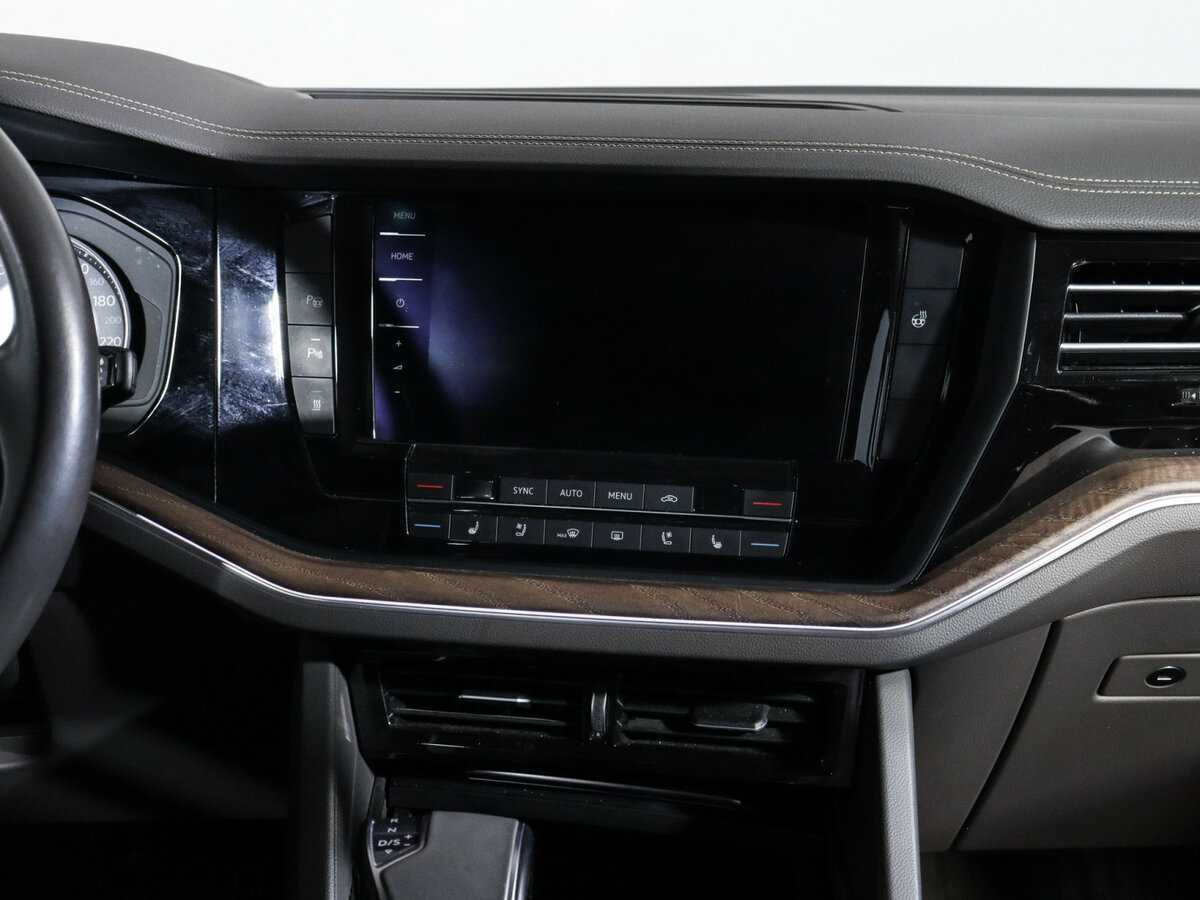 Купить Volkswagen Touareg с пробегом. Фото: #9