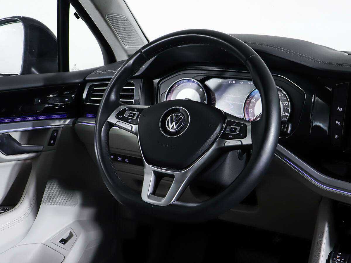 Купить Volkswagen Touareg с пробегом. Фото: #16