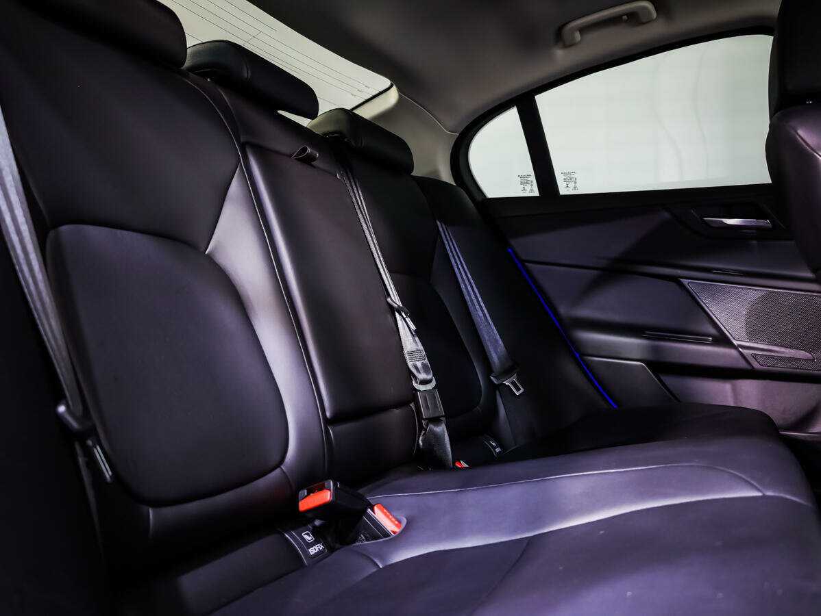 Купить Jaguar XE с пробегом. Фото: #12