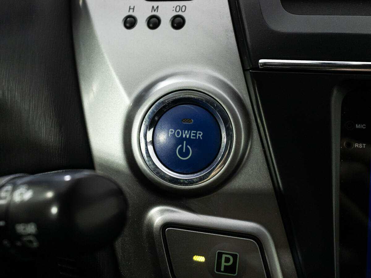Купить Toyota Prius v (+) с пробегом. Фото: #17