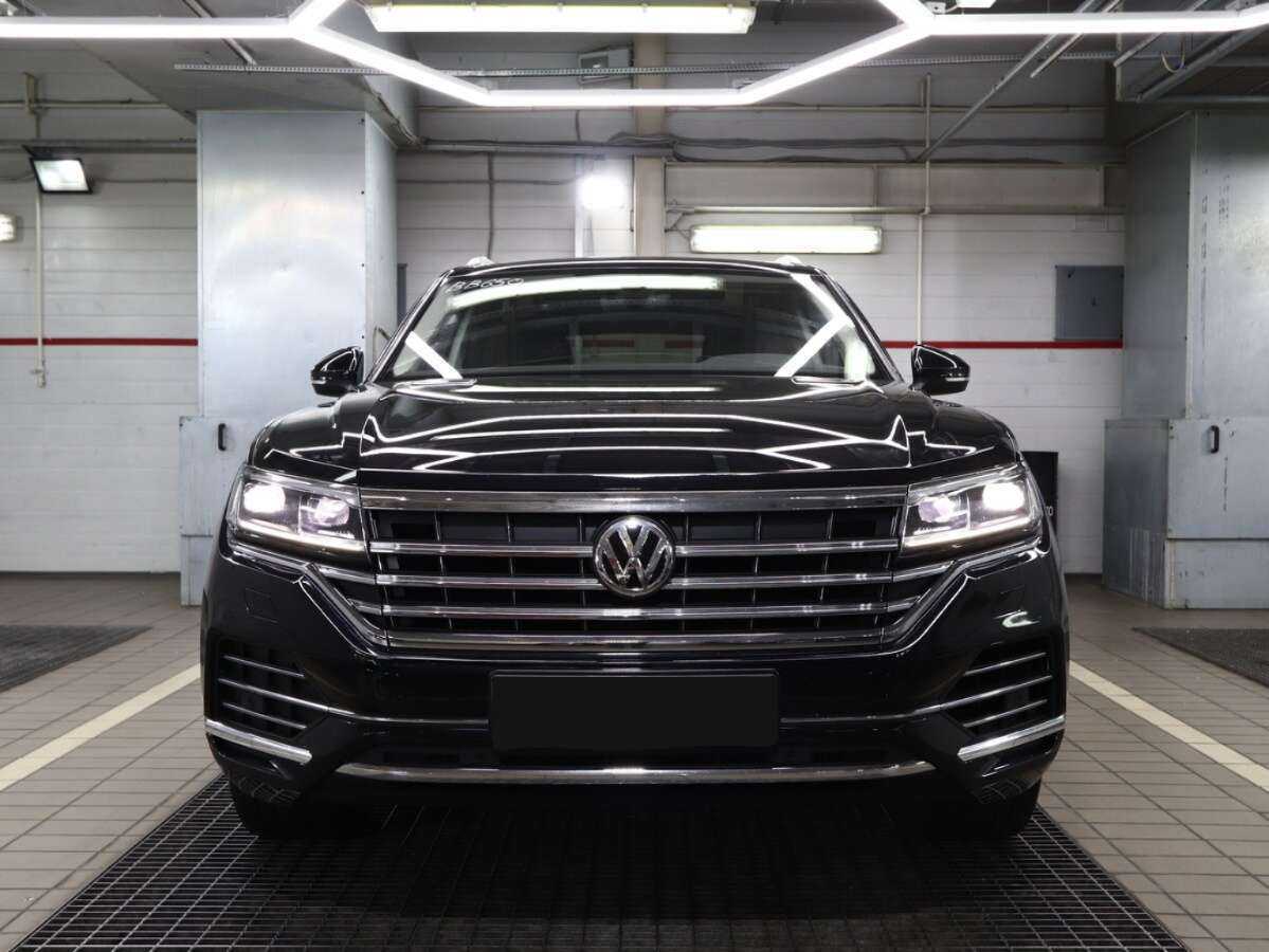 Купить Volkswagen Touareg с пробегом. Фото: #2