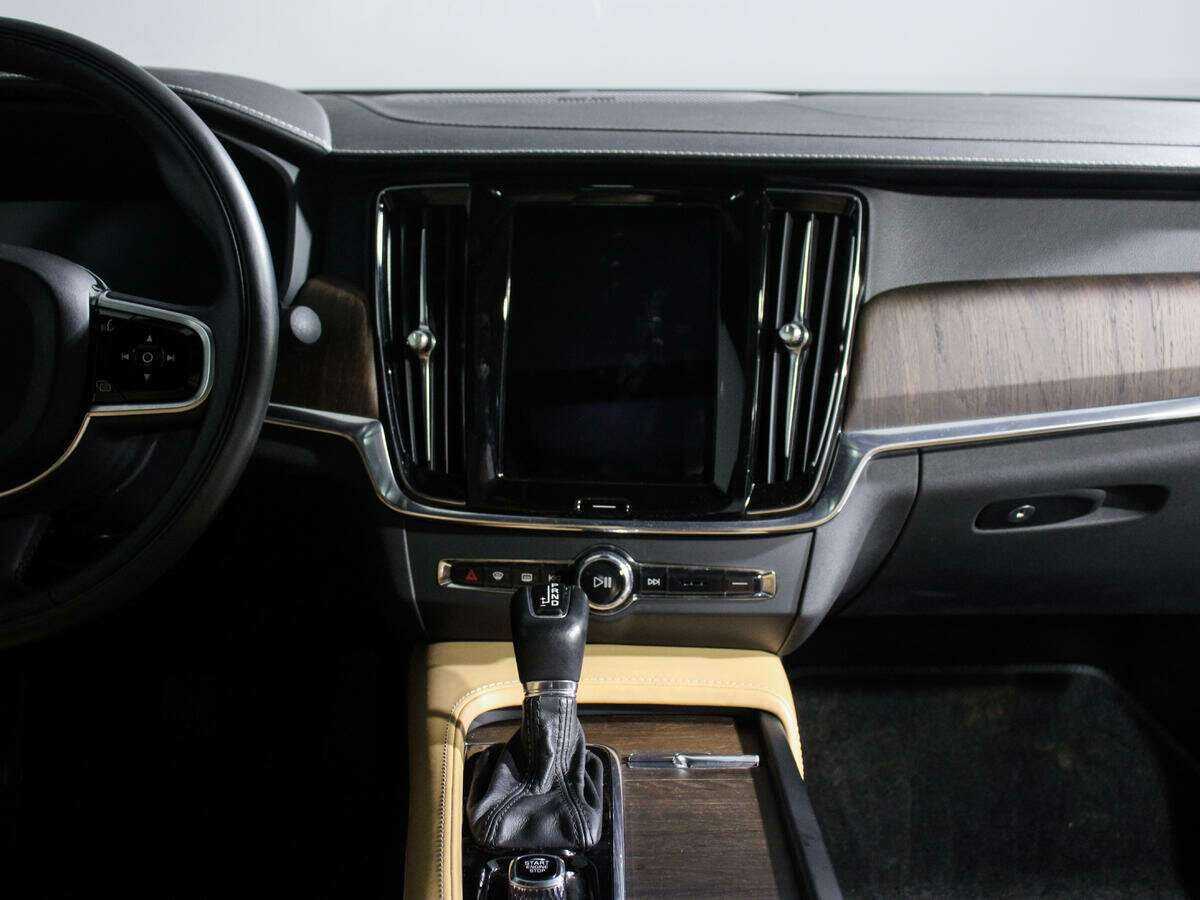 Купить Volvo S90 с пробегом. Фото: #10