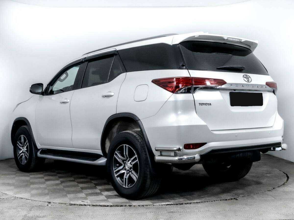 Купить Toyota Fortuner с пробегом. Фото: #5