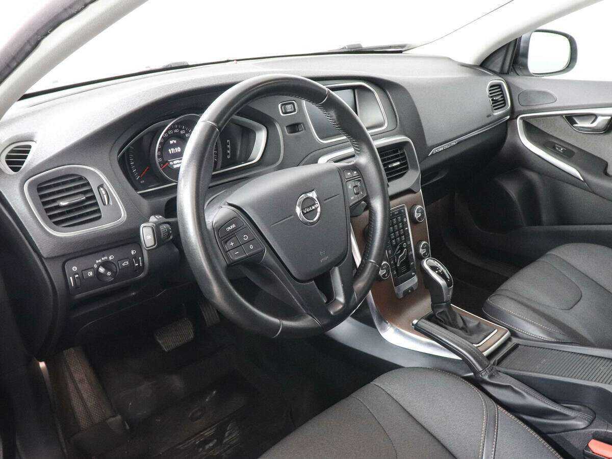 Купить Volvo V40 Cross Country с пробегом. Фото: #8