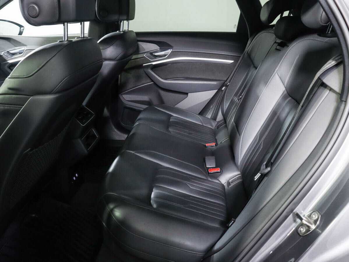 Купить Audi e-tron с пробегом. Фото: #7