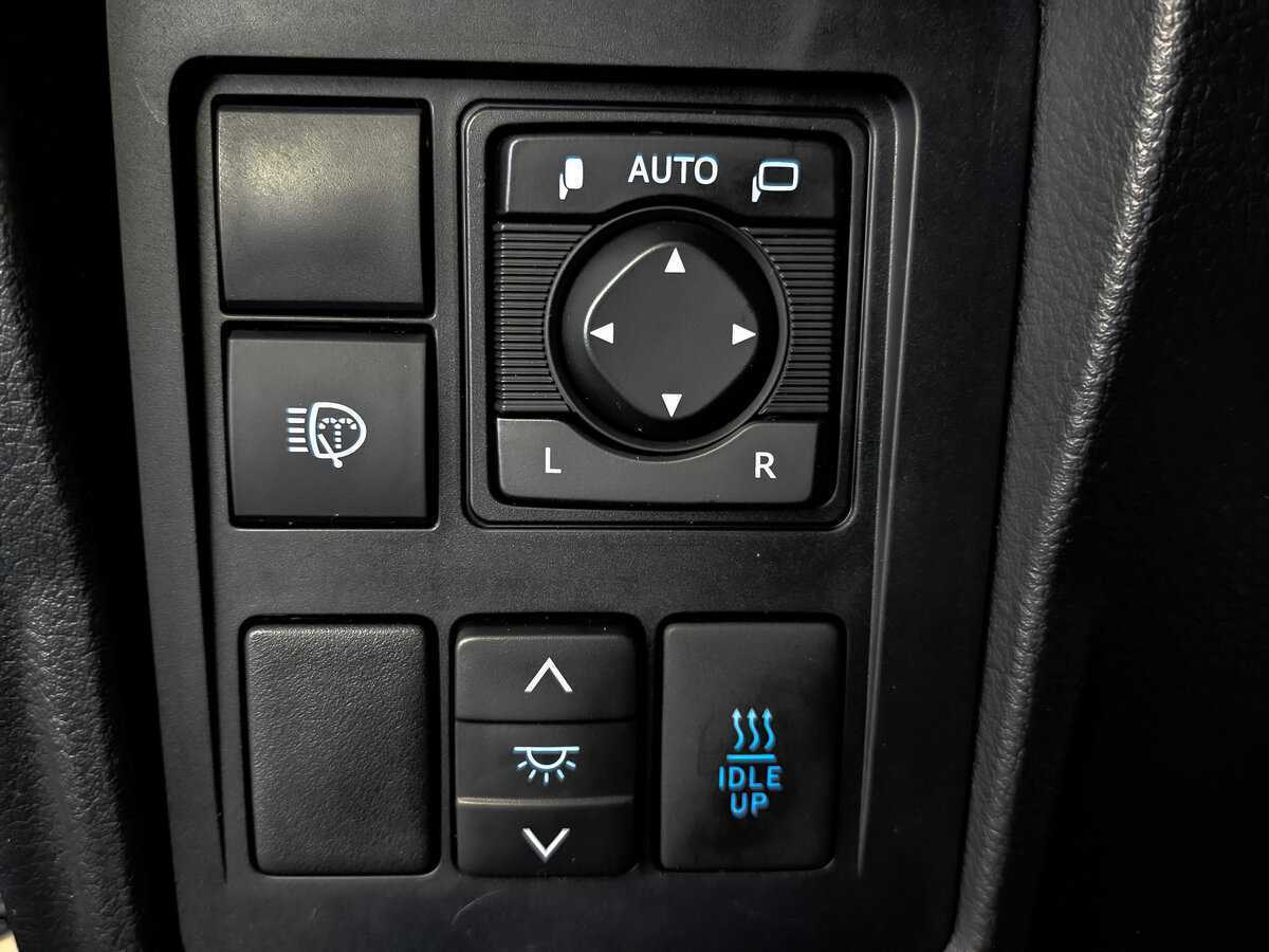 Купить Toyota Land Cruiser Prado с пробегом. Фото: #25