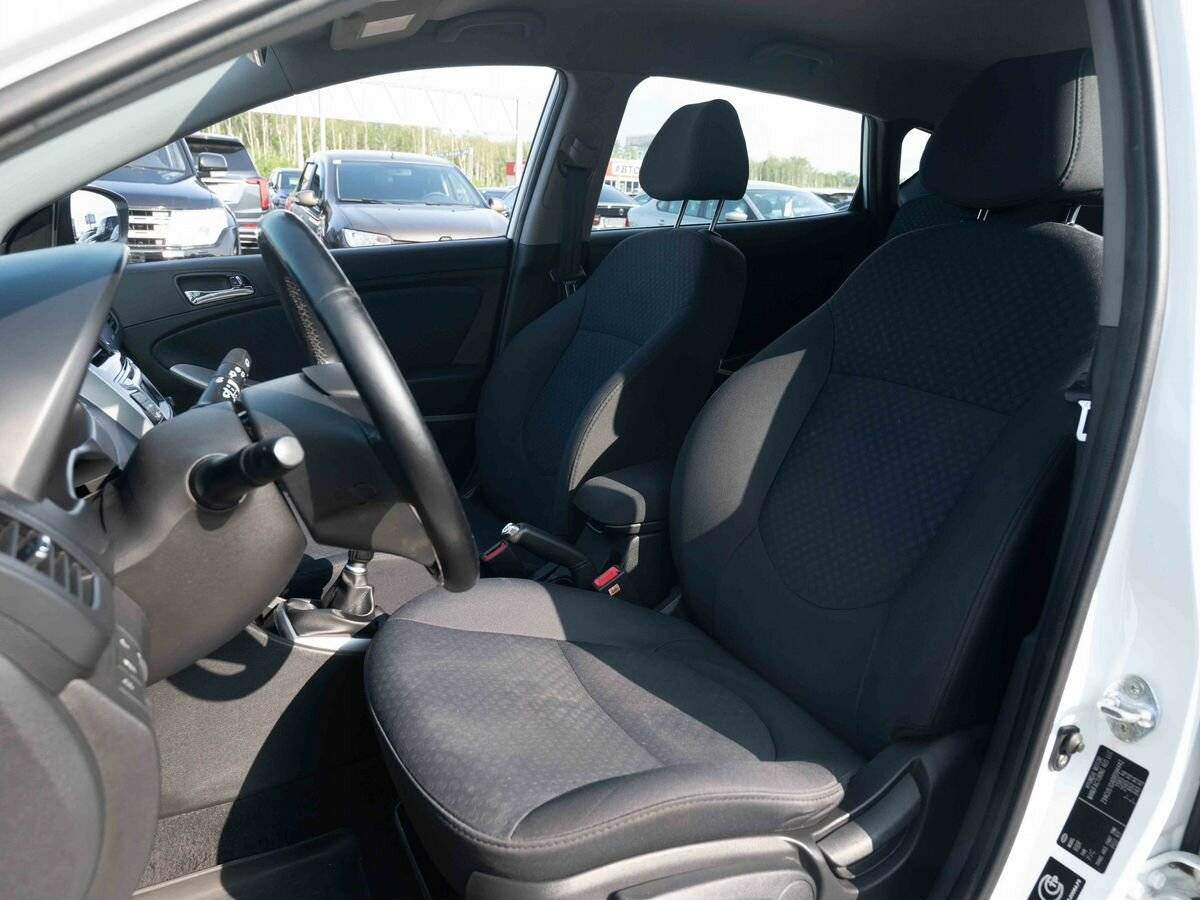 Купить Hyundai Solaris с пробегом. Фото: #8